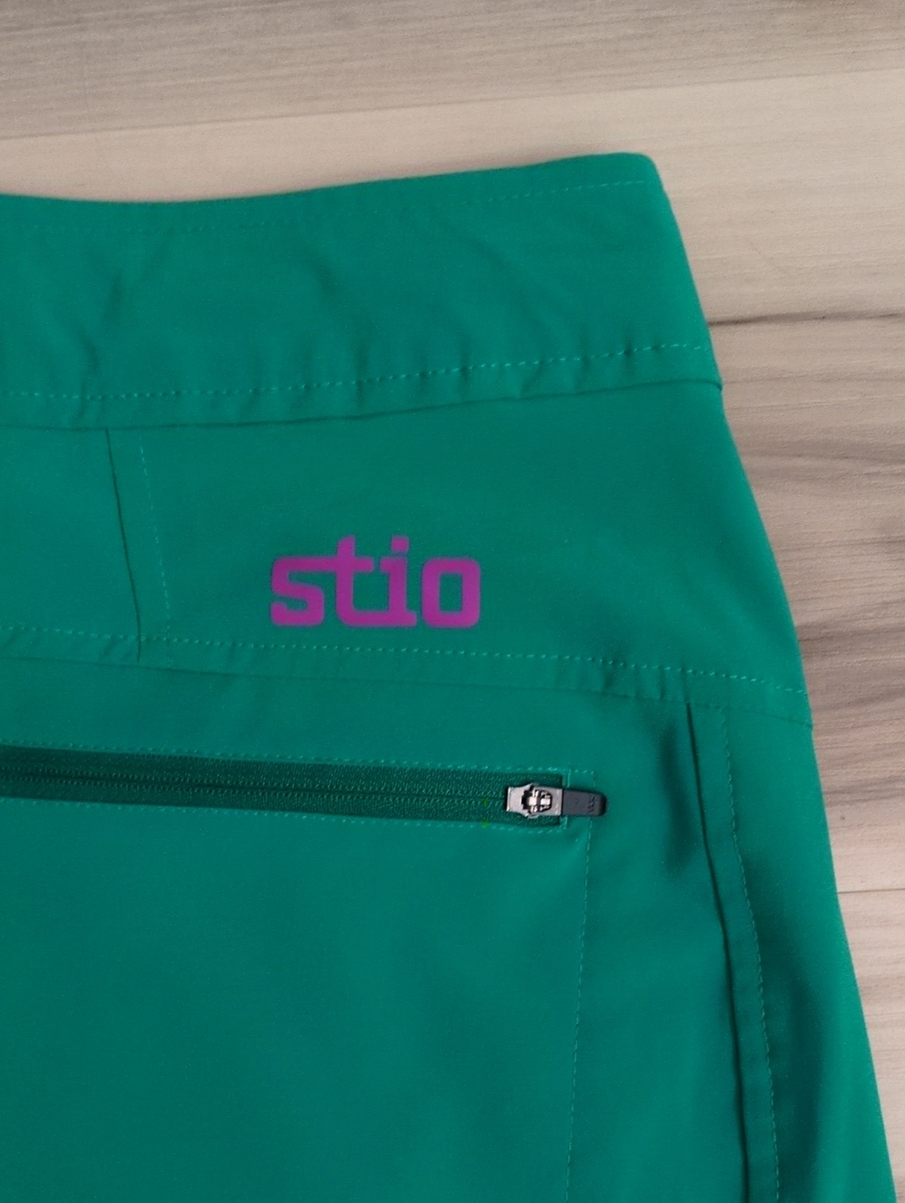 Like New Stio Women's CFS Board Pant Bright Green Size 12xR - Picture 5 of 10